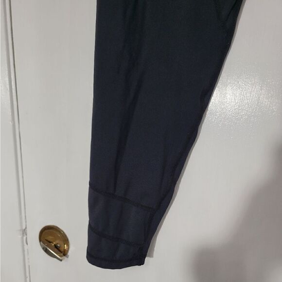 Black leggings with mesh detail on legs - Picture 15 of 15